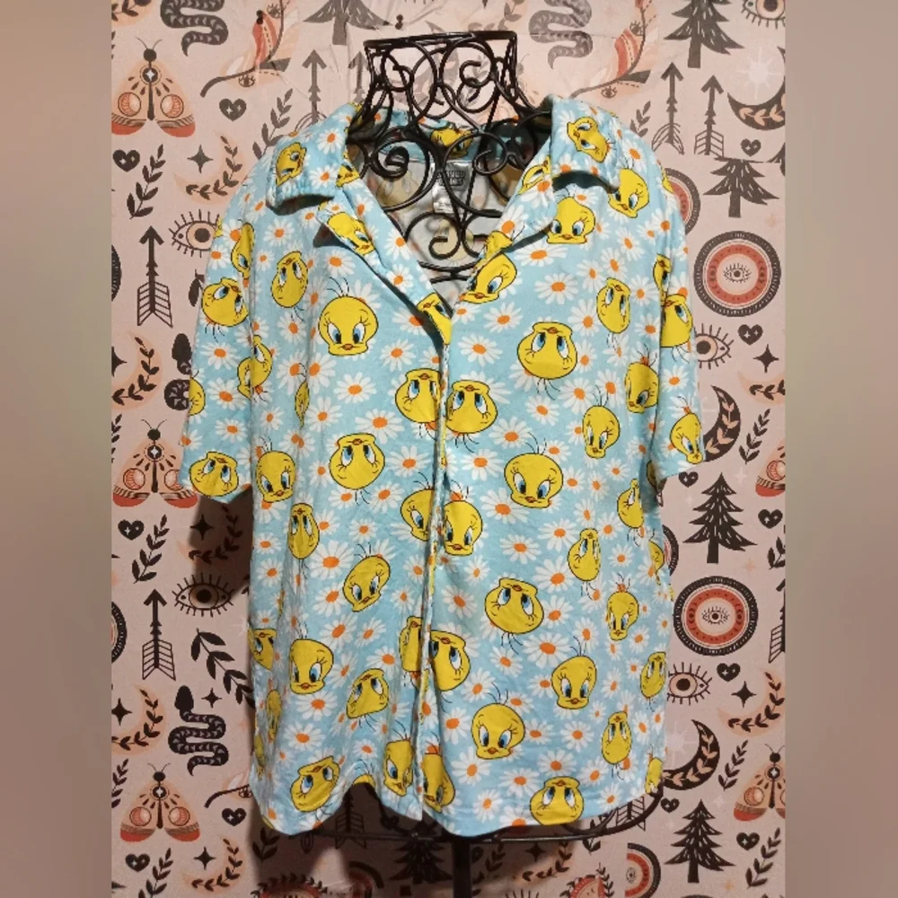 2/$10 Looney Tunes Tweety Bird Size Large Button Down Sleeper Top